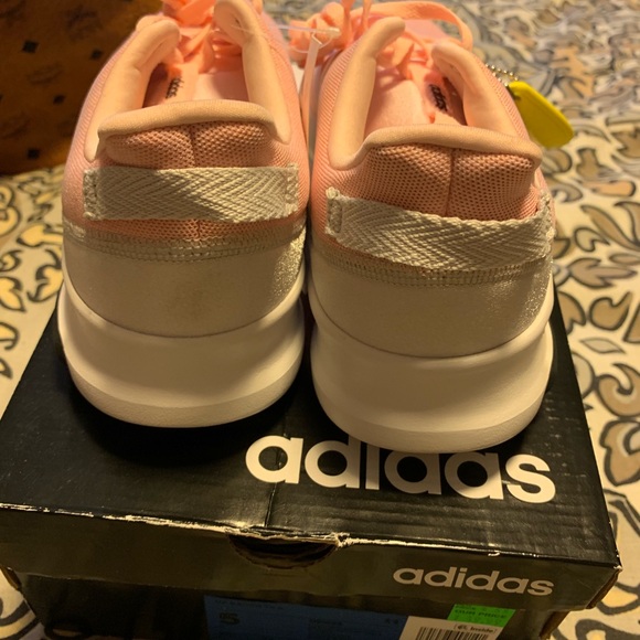 ADIDAS! - Picture 3 of 6